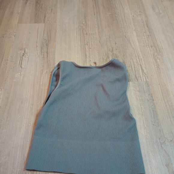 Top - Picture 3 of 4